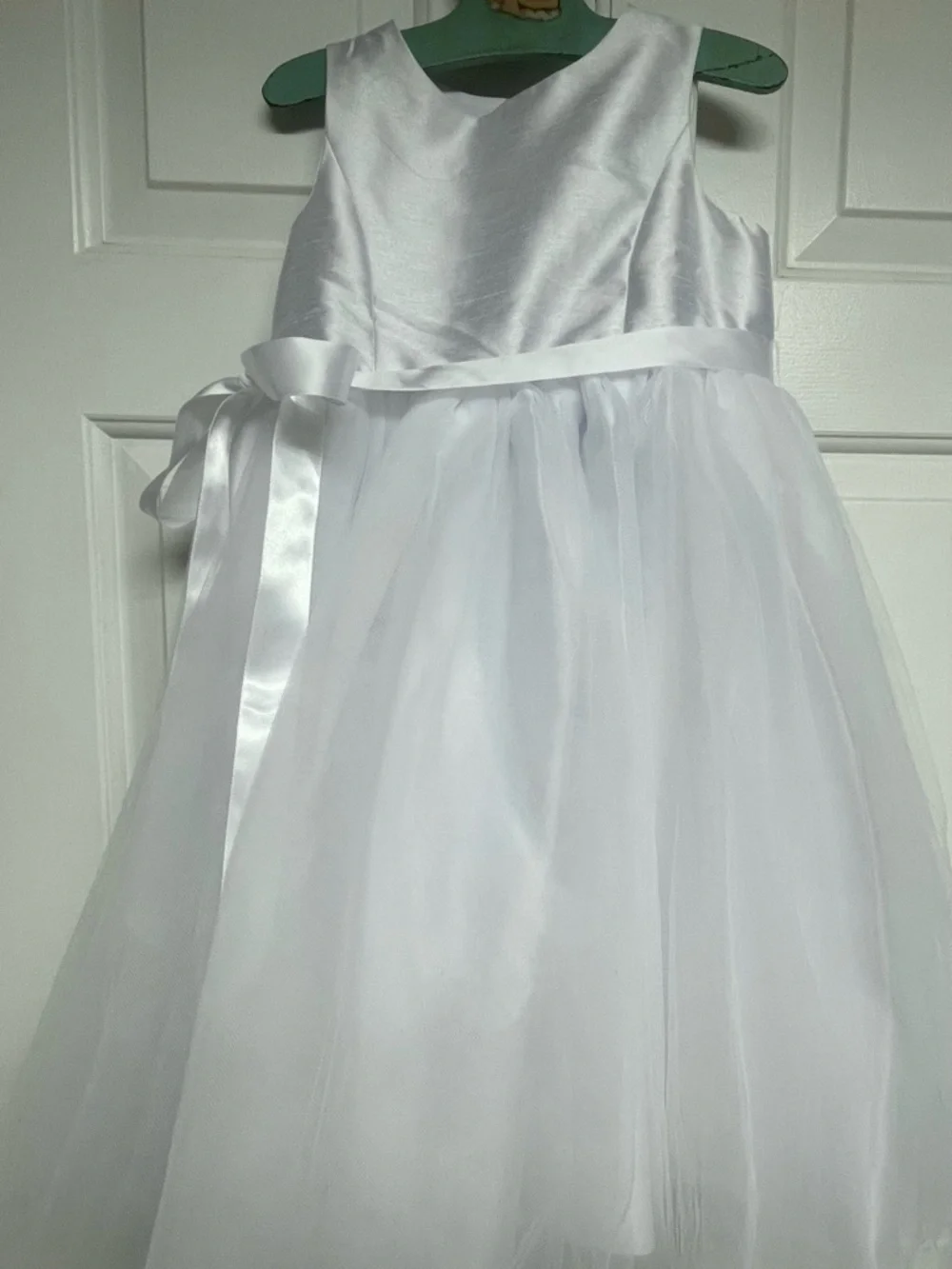 David’s Bridal White Flower Girl Dress Size 6 - Picture 2 of 8